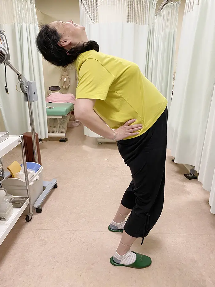 54歳女性会社員。根本整体施術後、腰を反らすことができるように。