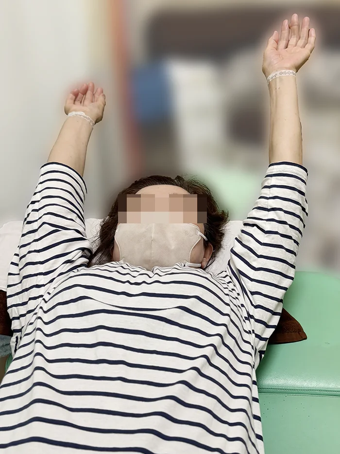 施術後-腕を後ろに反らすことができるように