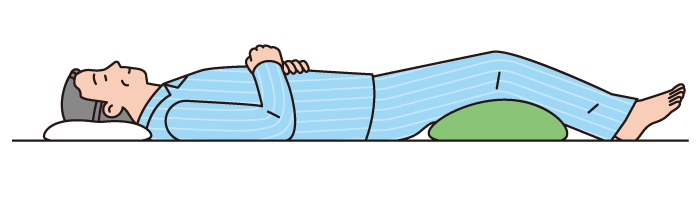 膝下に座布団を入れた仰向け寝